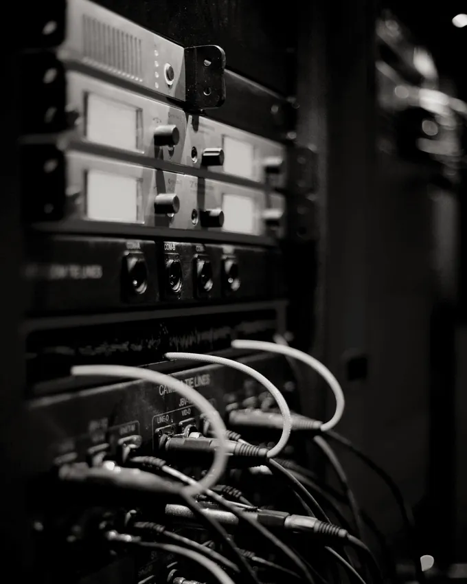 Rack-mounted equipment and patch cabling